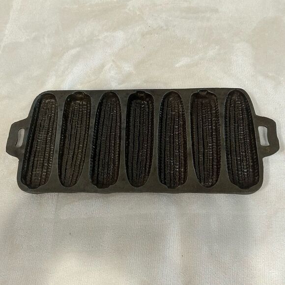 Cast Iron Cornbread Pan 7 Ear 26 Preowned Seasoned - Picture 9 of 9